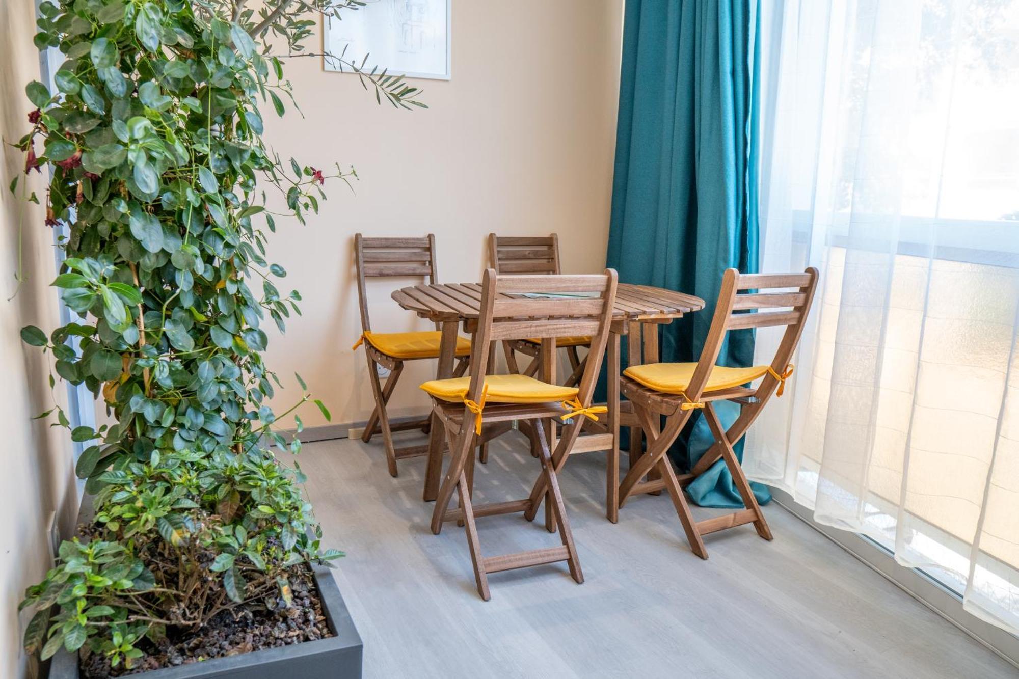 T2! 3 Ou 4 Personnes Centre Ville Neuf Avec Garage Sanary-sur-Mer Eksteriør billede